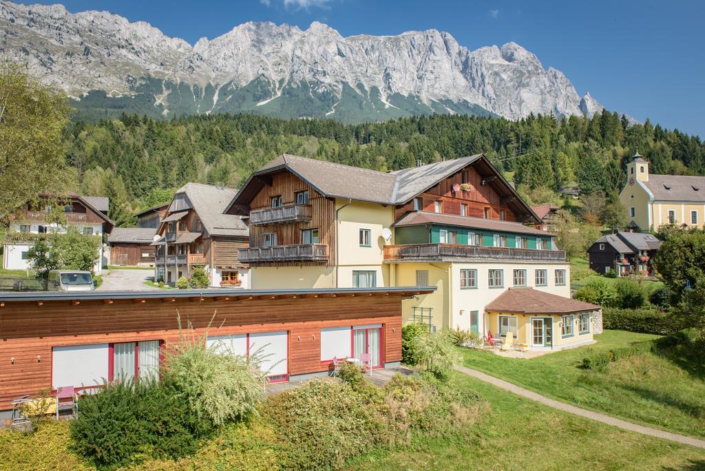 Mayer - Wirtshaus Und Dorfhotel Sankt Martin am Grimming Exterior photo