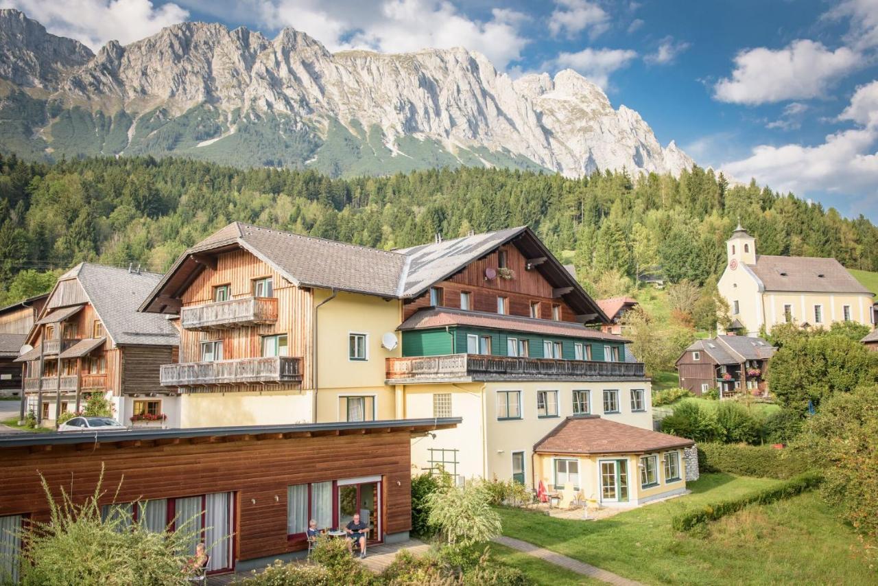 Mayer - Wirtshaus Und Dorfhotel Sankt Martin am Grimming Exterior photo